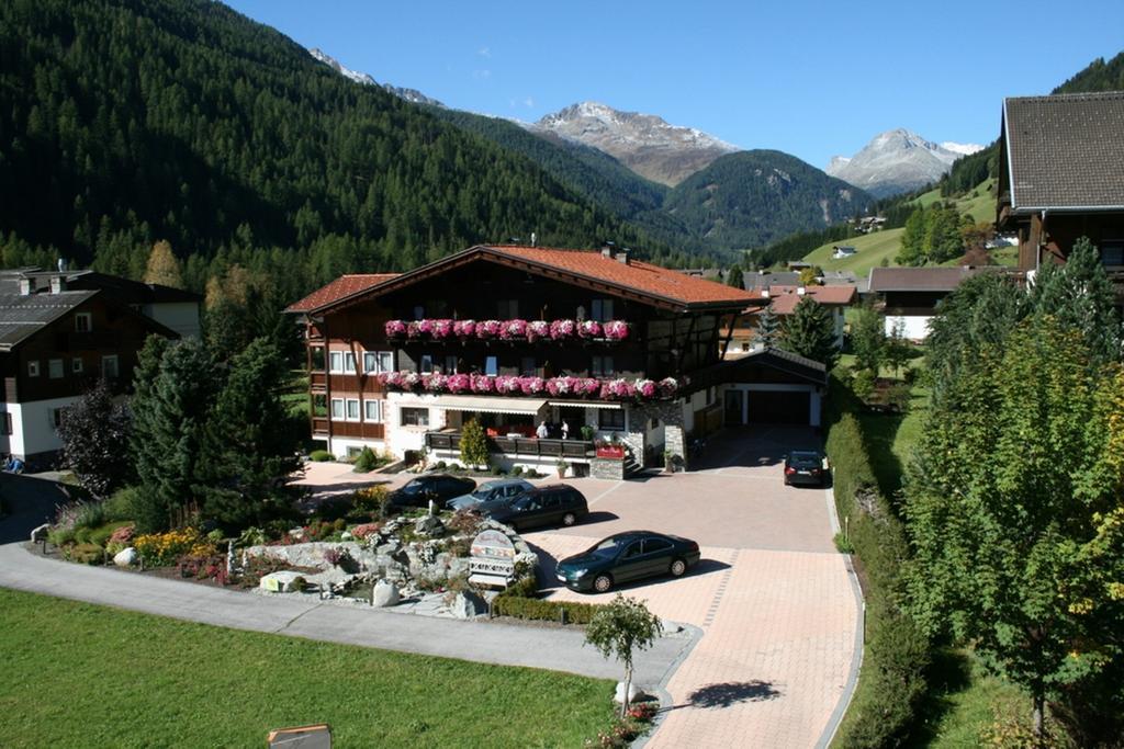 Hotel Haus Angela St. Jakob in Defereggen Exterior foto