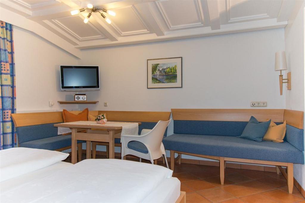 Hotel Haus Angela St. Jakob in Defereggen Zimmer foto